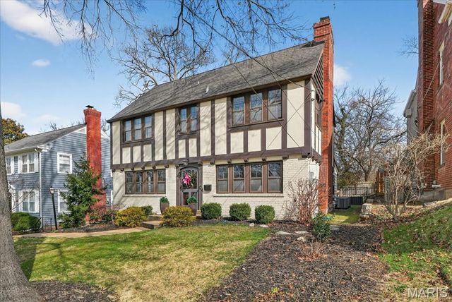 216 Elm Avenue, Glendale, MO 63122