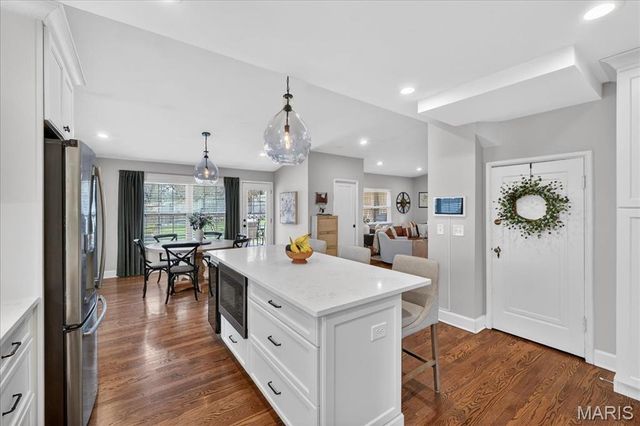 216 Elm Avenue, Glendale, MO 63122