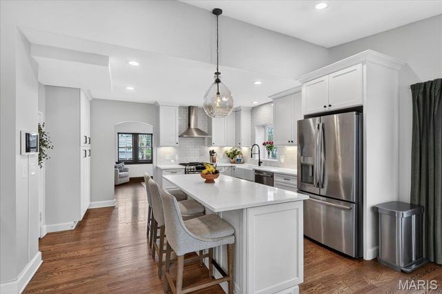 216 Elm Avenue, Glendale, MO 63122