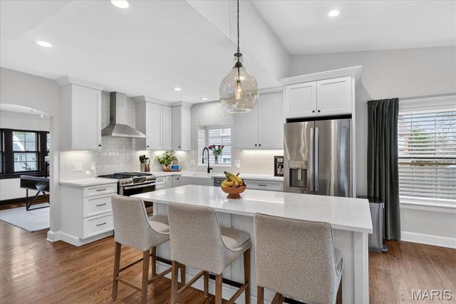 216 Elm Avenue, Glendale, MO 63122