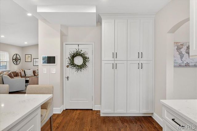 216 Elm Avenue, Glendale, MO 63122