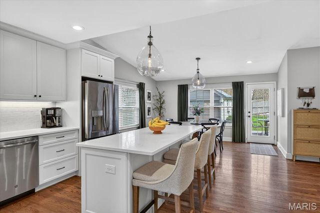 216 Elm Avenue, Glendale, MO 63122