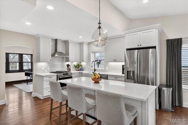 216 Elm Avenue, Glendale, MO 63122