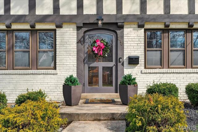 216 Elm Avenue, Glendale, MO 63122