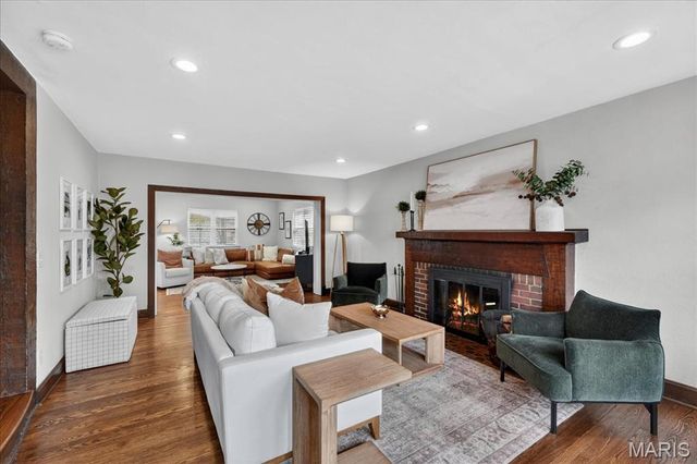 216 Elm Avenue, Glendale, MO 63122