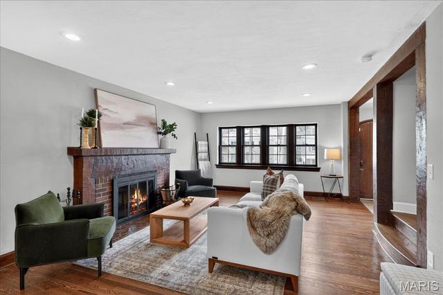 216 Elm Avenue, Glendale, MO 63122