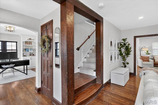 216 Elm Avenue, Glendale, MO 63122