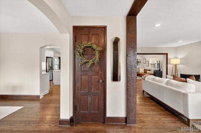 216 Elm Avenue, Glendale, MO 63122