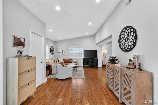 216 Elm Avenue, Glendale, MO 63122