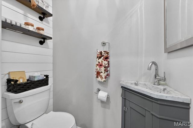 216 Elm Avenue, Glendale, MO 63122