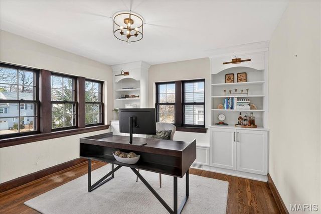 216 Elm Avenue, Glendale, MO 63122