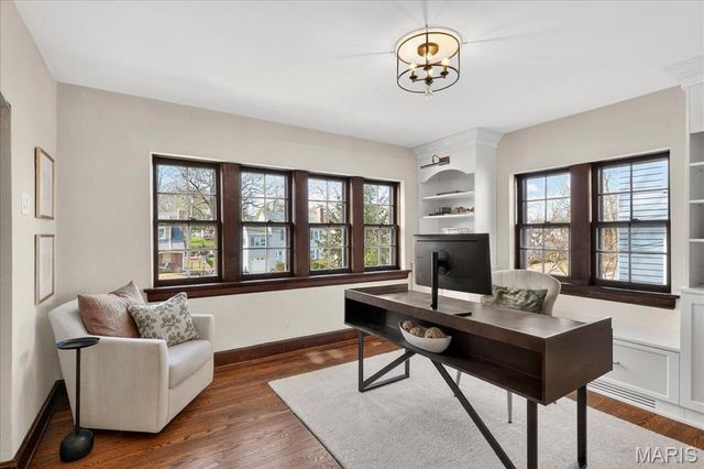 216 Elm Avenue, Glendale, MO 63122