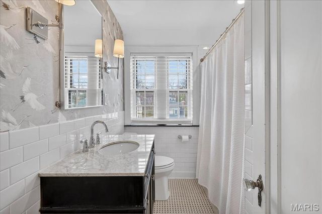 216 Elm Avenue, Glendale, MO 63122