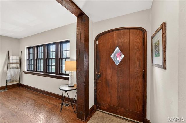 216 Elm Avenue, Glendale, MO 63122