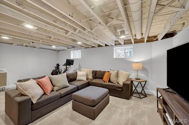 216 Elm Avenue, Glendale, MO 63122