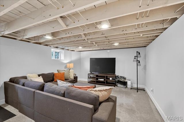 216 Elm Avenue, Glendale, MO 63122