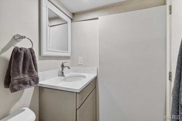 216 Elm Avenue, Glendale, MO 63122