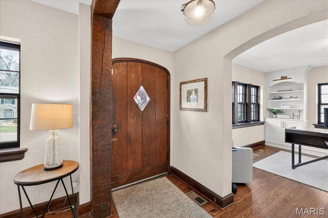 216 Elm Avenue, Glendale, MO 63122