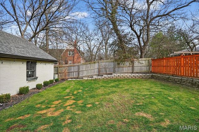 216 Elm Avenue, Glendale, MO 63122