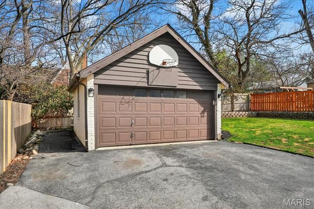 216 Elm Avenue, Glendale, MO 63122