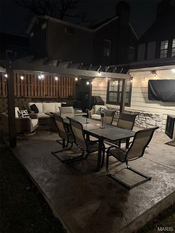 216 Elm Avenue, Glendale, MO 63122