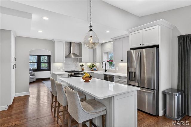 216 Elm Avenue, Glendale, MO 63122