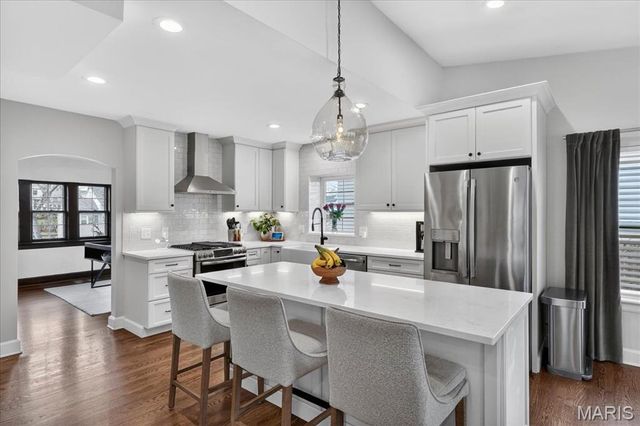 216 Elm Avenue, Glendale, MO 63122