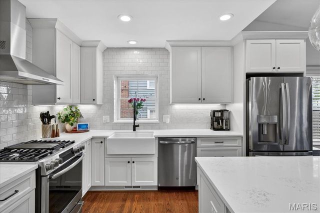 216 Elm Avenue, Glendale, MO 63122