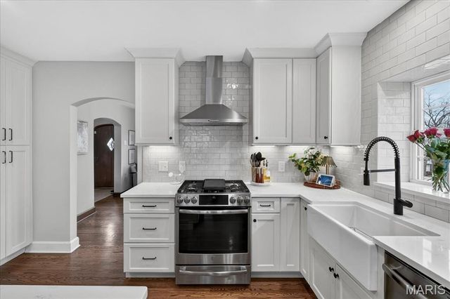 216 Elm Avenue, Glendale, MO 63122