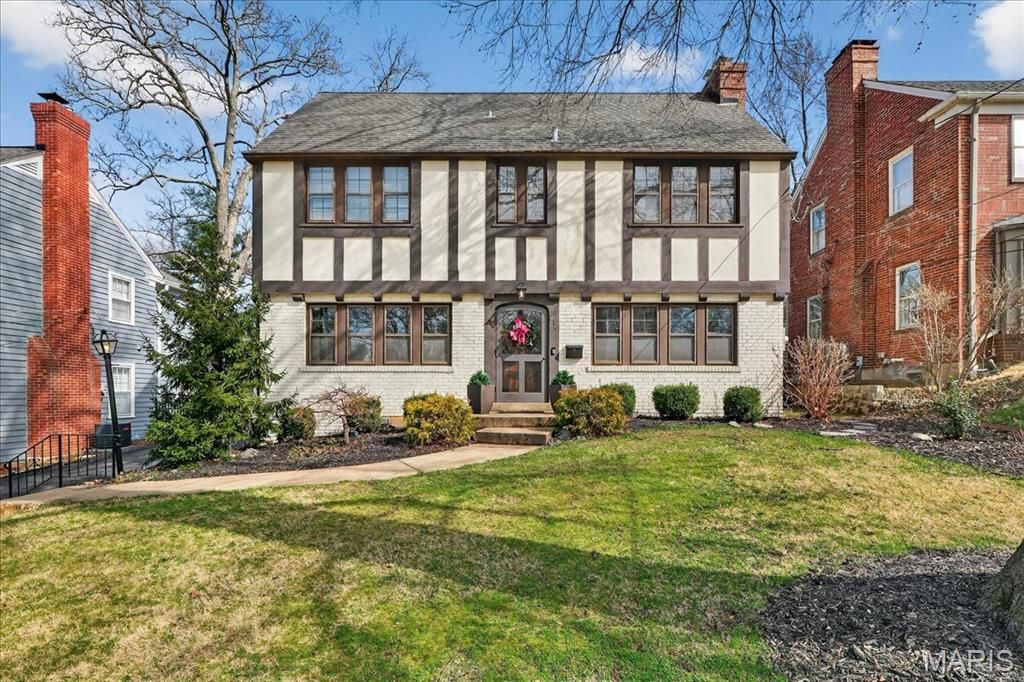 216 Elm Avenue, Glendale, MO 63122