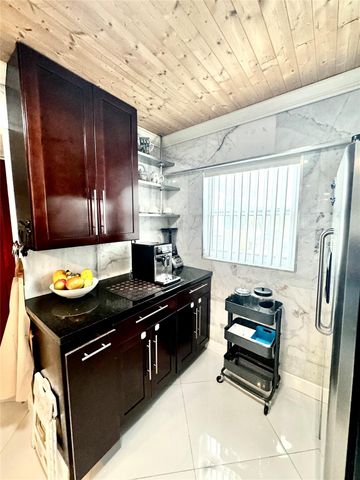 4311 Crystal Lake Dr 213, Deerfield Beach, FL 33064