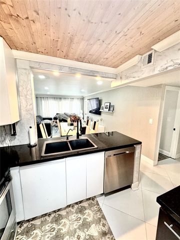 4311 Crystal Lake Dr 213, Deerfield Beach, FL 33064