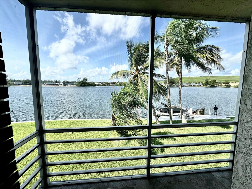 4311 Crystal Lake Dr 213, Deerfield Beach, FL 33064