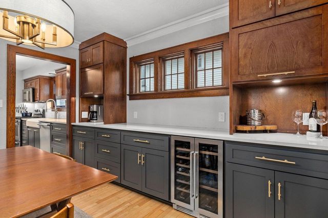 208 W PARKWAY BOULEVARD, Appleton, WI 54911