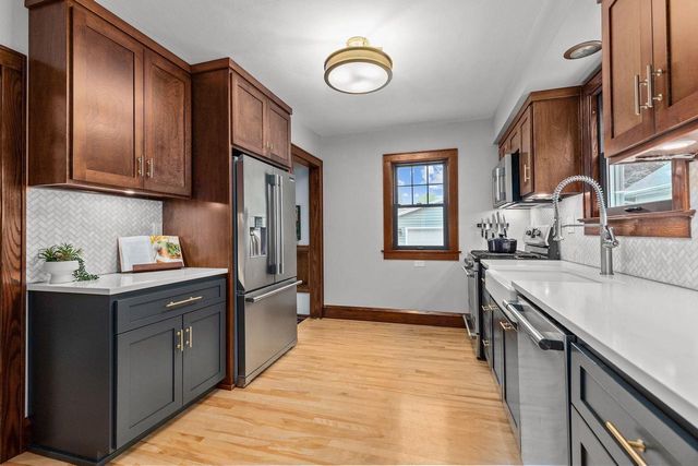 208 W PARKWAY BOULEVARD, Appleton, WI 54911
