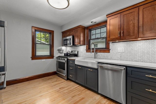 208 W PARKWAY BOULEVARD, Appleton, WI 54911