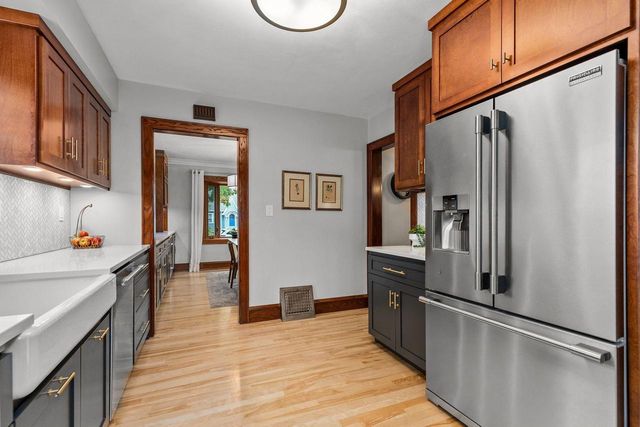 208 W PARKWAY BOULEVARD, Appleton, WI 54911