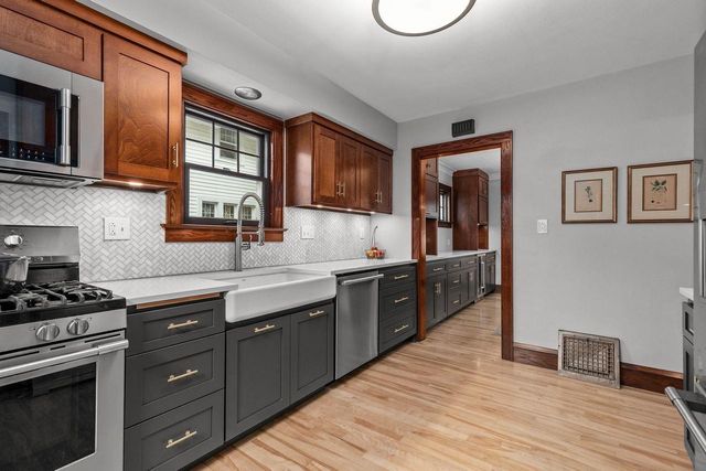 208 W PARKWAY BOULEVARD, Appleton, WI 54911
