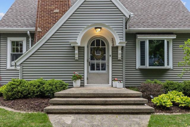 208 W PARKWAY BOULEVARD, Appleton, WI 54911