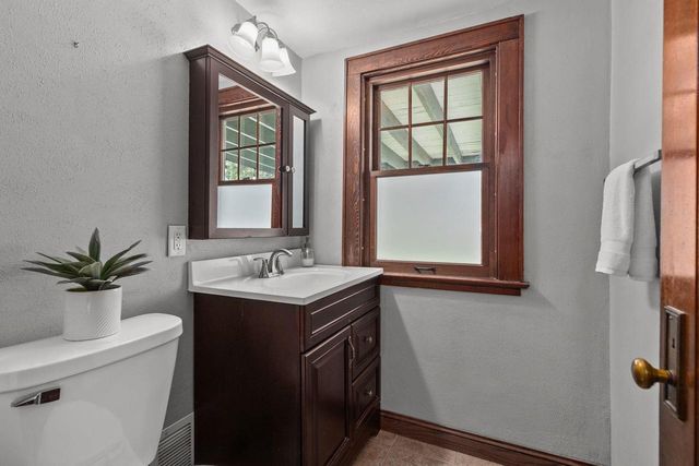 208 W PARKWAY BOULEVARD, Appleton, WI 54911