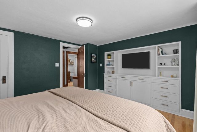 208 W PARKWAY BOULEVARD, Appleton, WI 54911