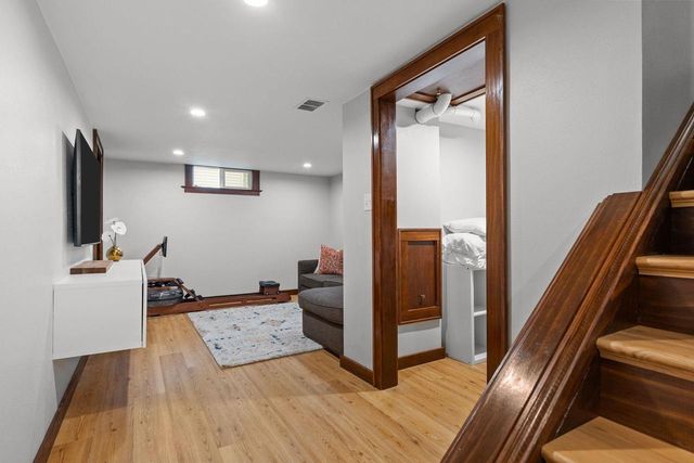 208 W PARKWAY BOULEVARD, Appleton, WI 54911