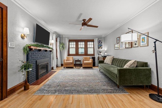 208 W PARKWAY BOULEVARD, Appleton, WI 54911