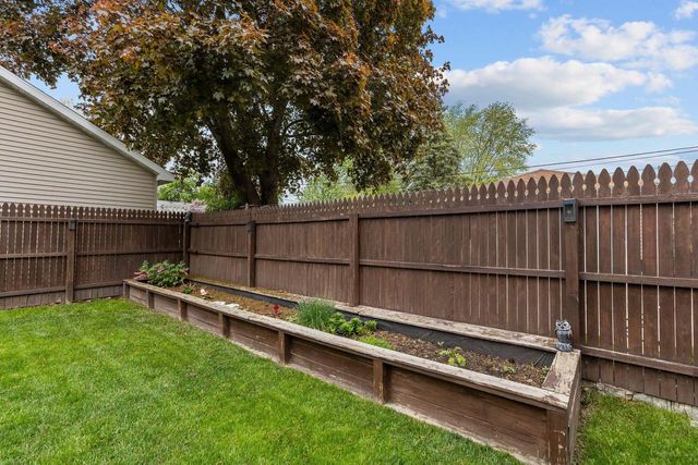 208 W PARKWAY BOULEVARD, Appleton, WI 54911