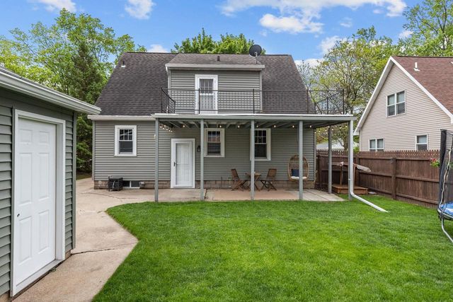 208 W PARKWAY BOULEVARD, Appleton, WI 54911