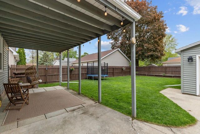208 W PARKWAY BOULEVARD, Appleton, WI 54911