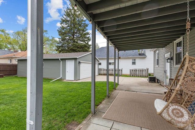 208 W PARKWAY BOULEVARD, Appleton, WI 54911