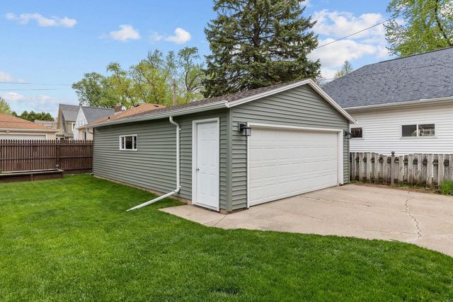 208 W PARKWAY BOULEVARD, Appleton, WI 54911