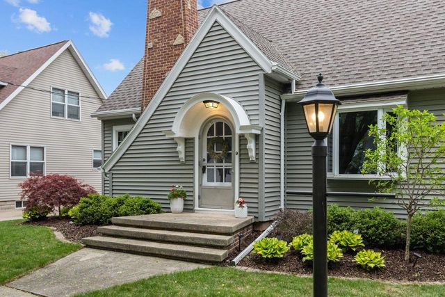 208 W PARKWAY BOULEVARD, Appleton, WI 54911