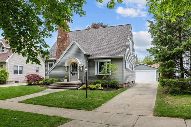 208 W PARKWAY BOULEVARD, Appleton, WI 54911